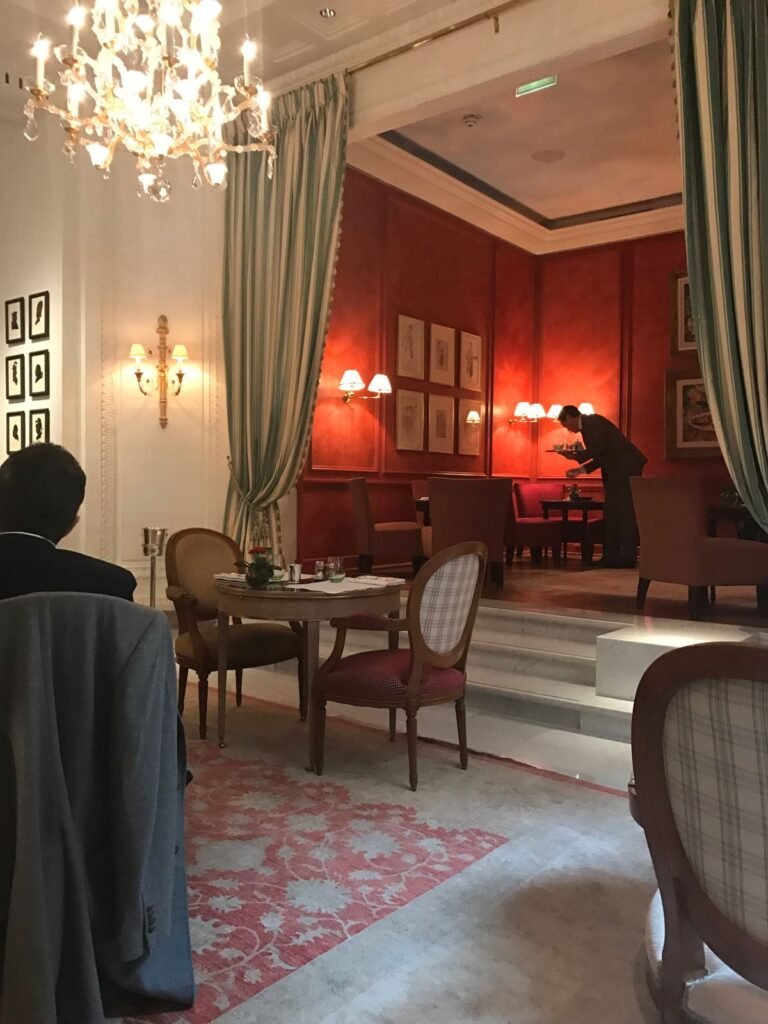 café antonia and bar du bristol01