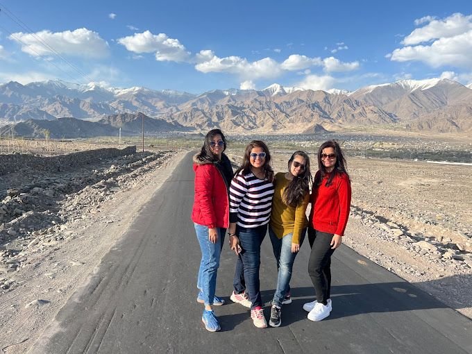 factors to consider when choosing solo travel destinations