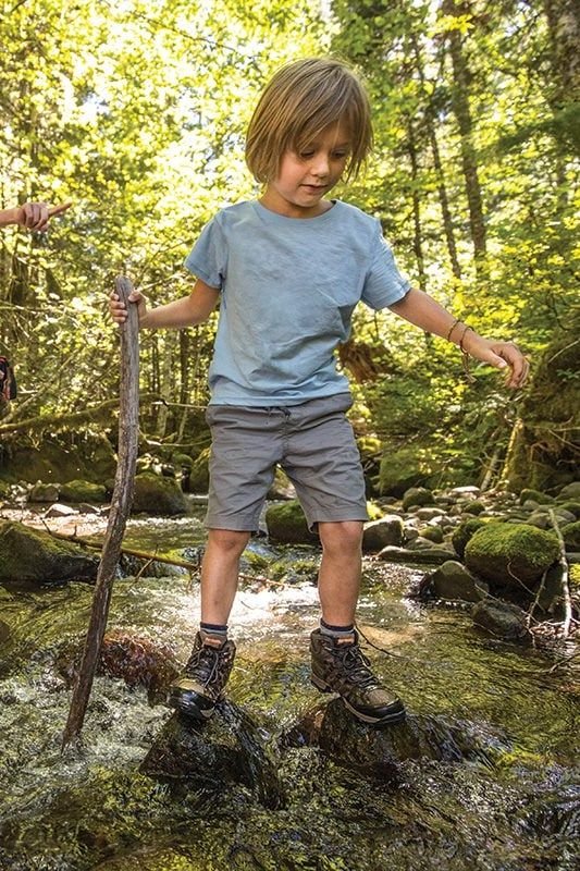 KIDS HIKING BOOTS SAFETY